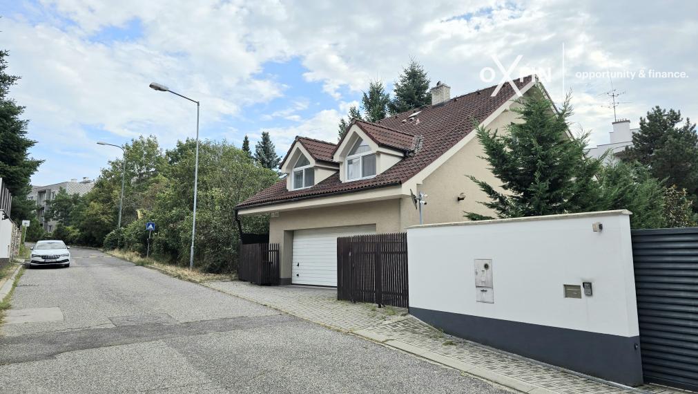 Na predaj Dvojgeneračný rodinný dom s dvomi vchodmi 2 a 5 izieb. Mozartova-Staré Mesto