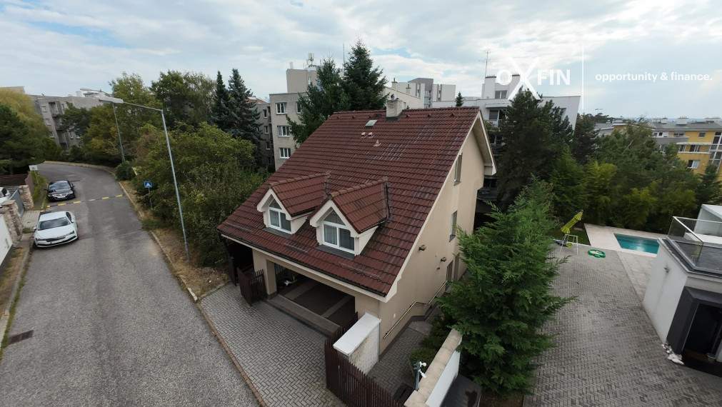 Na predaj Dvojgeneračný rodinný dom s dvomi vchodmi 2 a 5 izieb. Mozartova-Staré Mesto