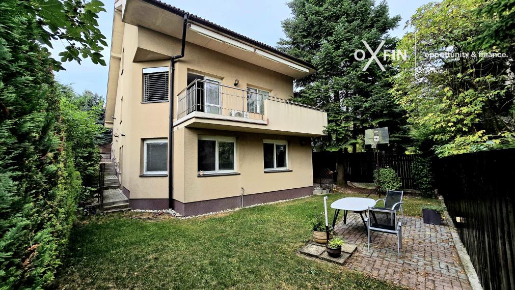 Na predaj Dvojgeneračný rodinný dom s dvomi vchodmi 2 a 5 izieb. Mozartova-Staré Mesto