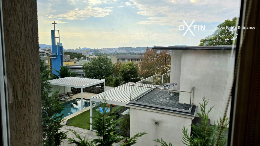 Na predaj Dvojgeneračný rodinný dom s dvomi vchodmi 2 a 5 izieb. Mozartova-Staré Mesto