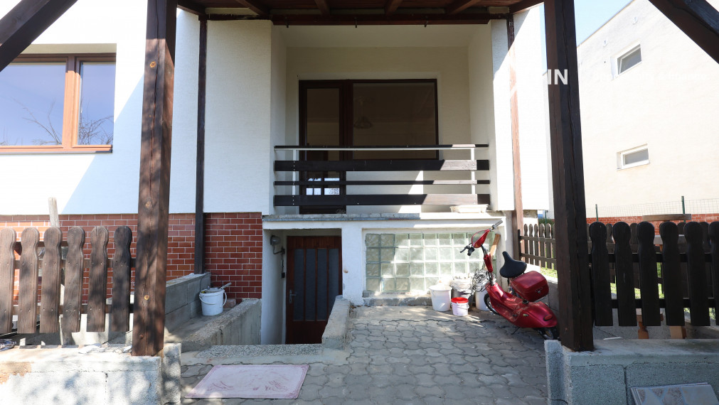 Rodinný dom vhodný na podnikanie  4 km od Piešťan.