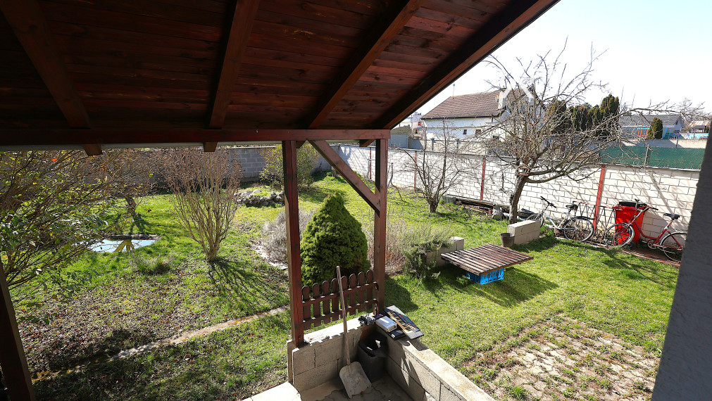 Rodinný dom vhodný na podnikanie  4 km od Piešťan.