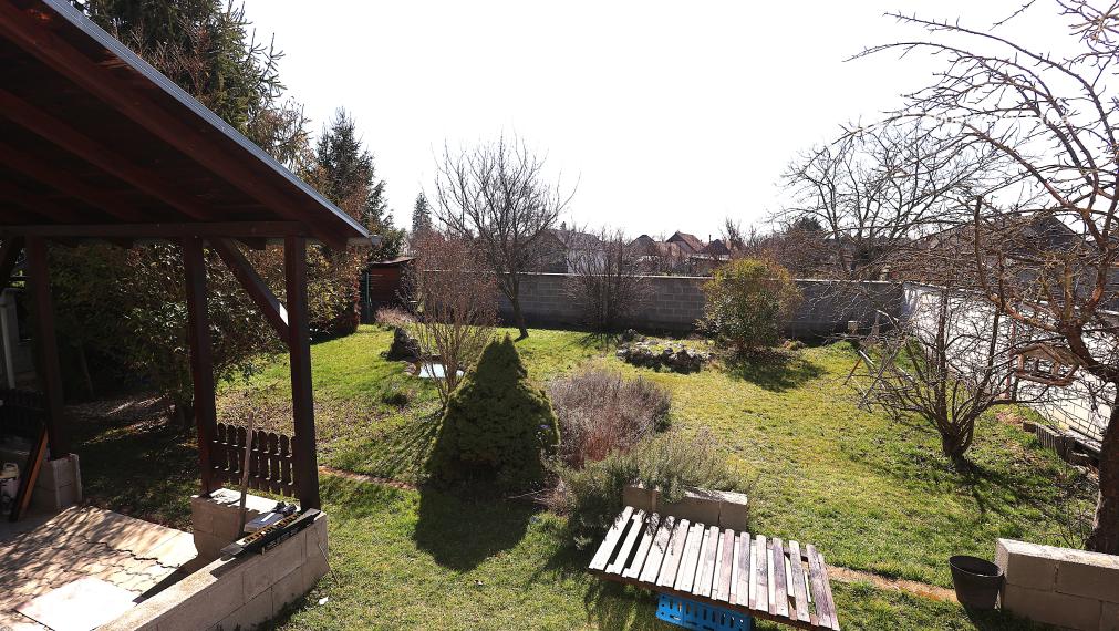 Rodinný dom vhodný na podnikanie  4 km od Piešťan.