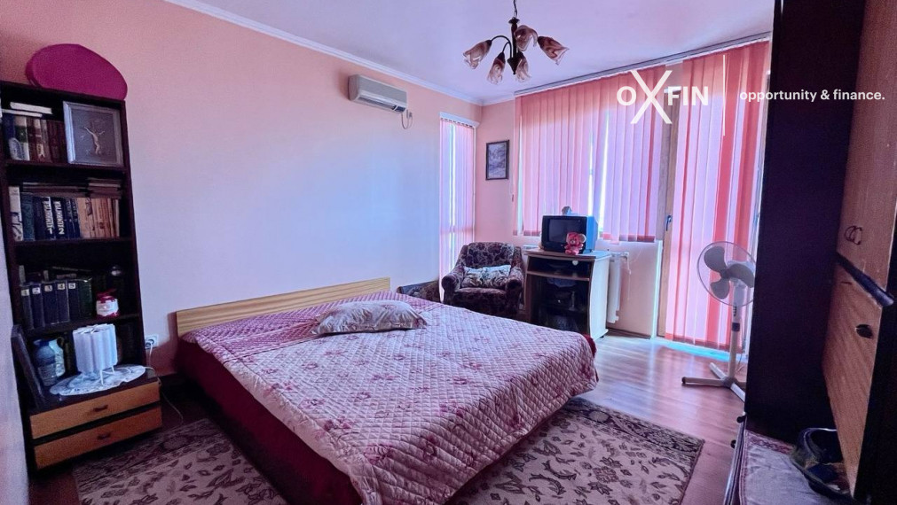 *EXKLUZÍVNE* Veľký trojposchodový dom s nádherným panoramatickým výhľadom v obci Laka