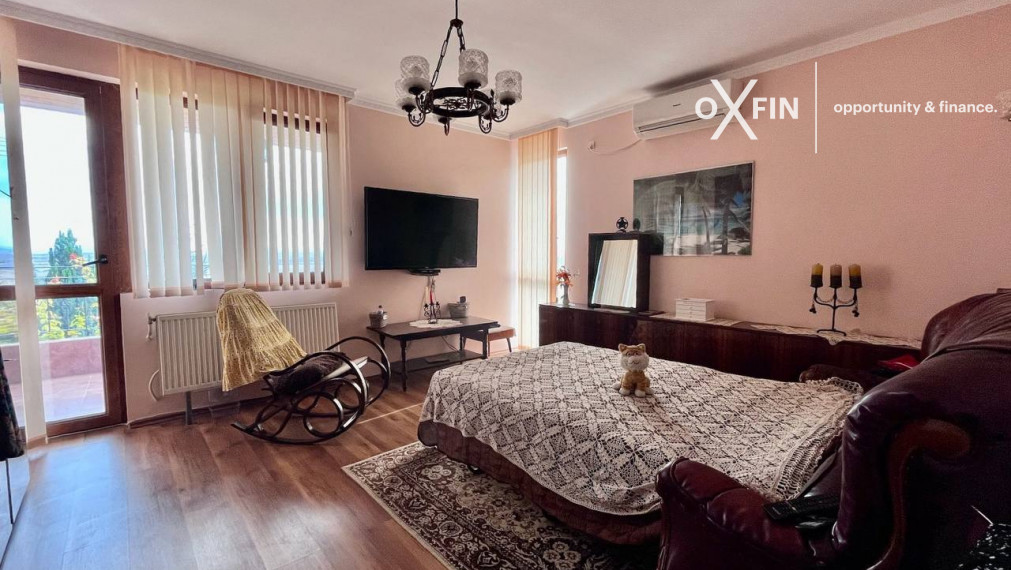 *EXKLUZÍVNE* Veľký trojposchodový dom s nádherným panoramatickým výhľadom v obci Laka