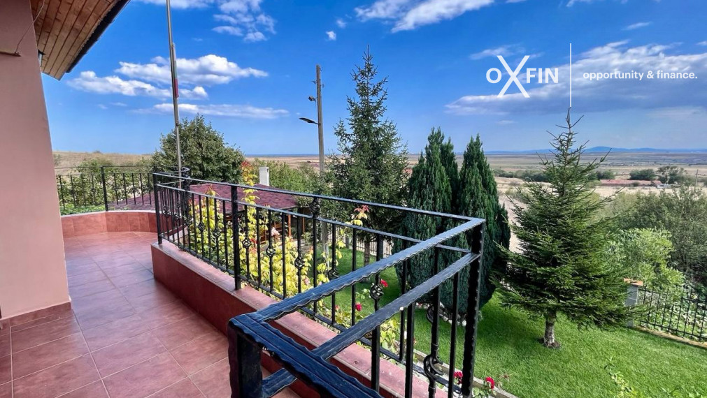 *EXKLUZÍVNE* Veľký trojposchodový dom s nádherným panoramatickým výhľadom v obci Laka