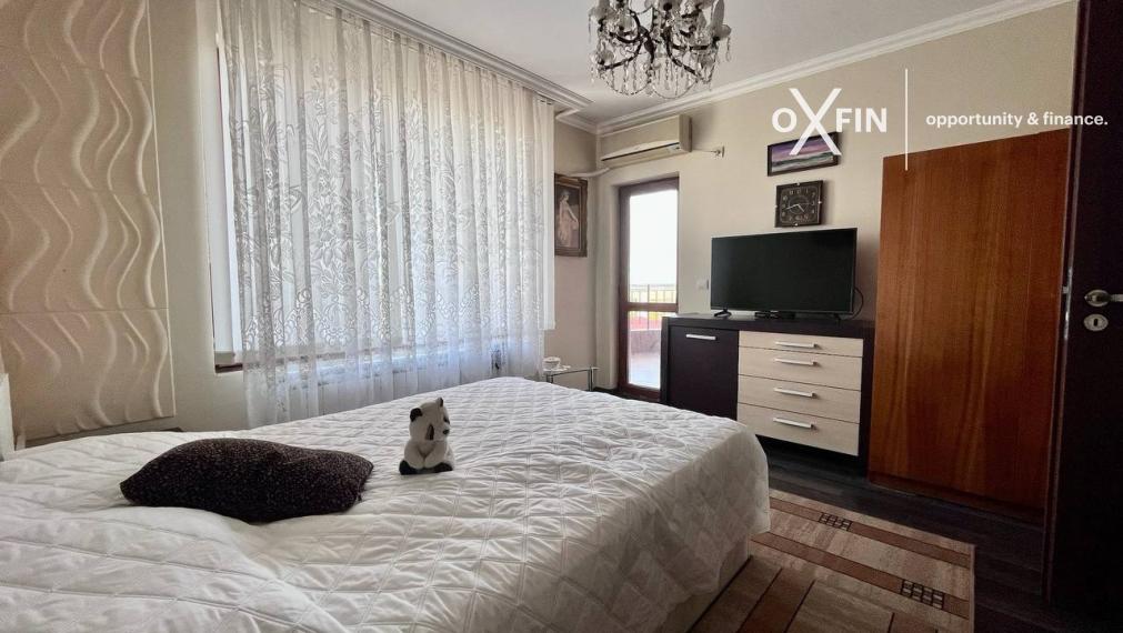 *EXKLUZÍVNE* Veľký trojposchodový dom s nádherným panoramatickým výhľadom v obci Laka