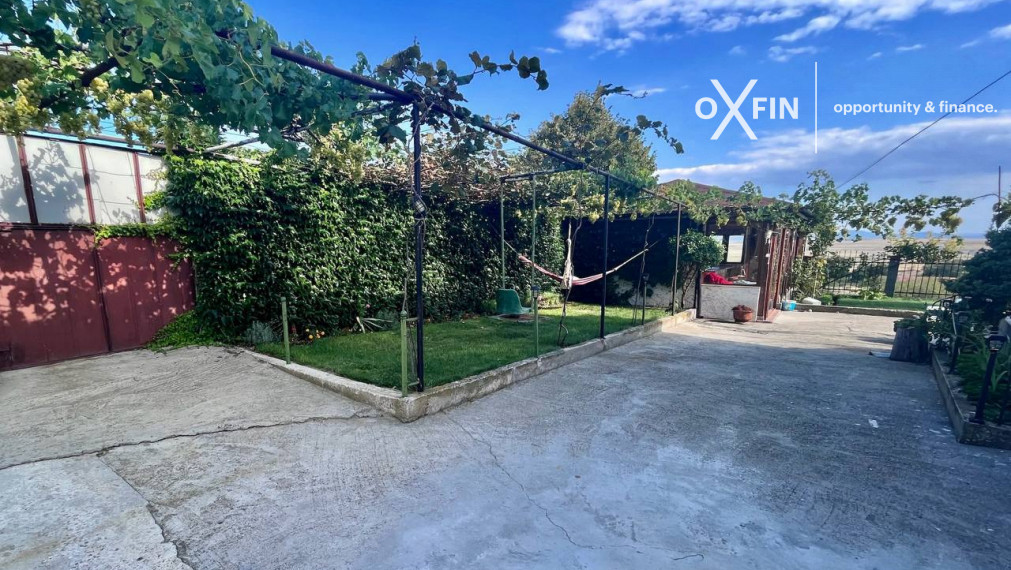 *EXKLUZÍVNE* Veľký trojposchodový dom s nádherným panoramatickým výhľadom v obci Laka