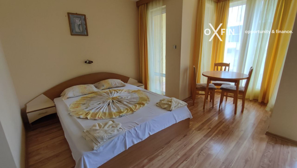 *EXKLUZÍVNE* Priestranný a zariadený 2-izbový byt v bytovom dome v centrálnej časti Sozopolu