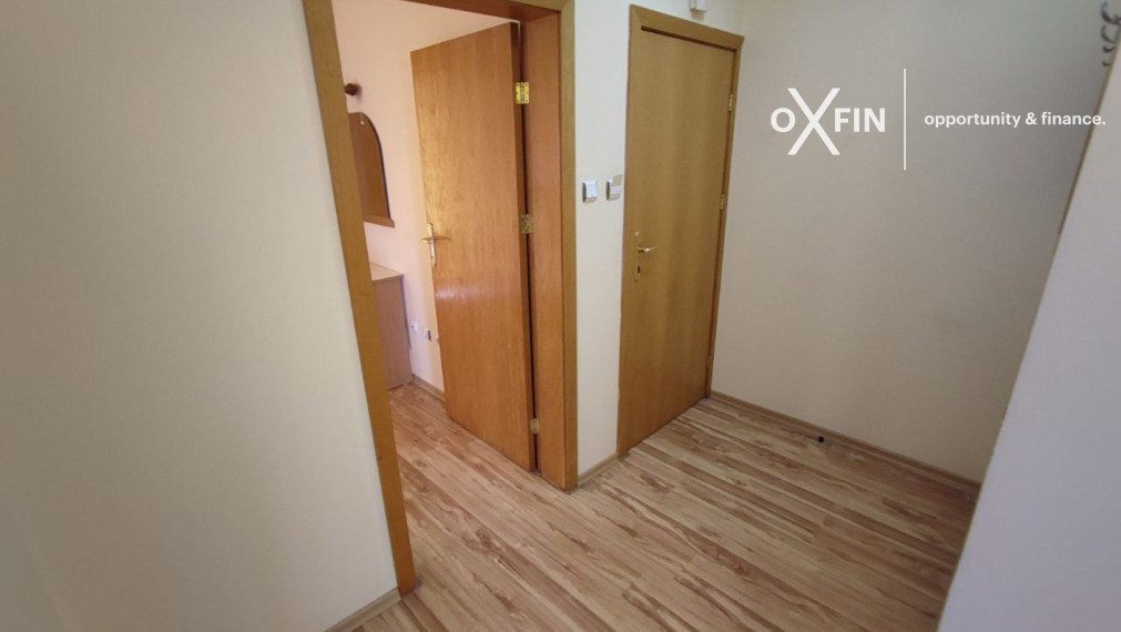 *EXKLUZÍVNE* Priestranný a zariadený 2-izbový byt v bytovom dome v centrálnej časti Sozopolu