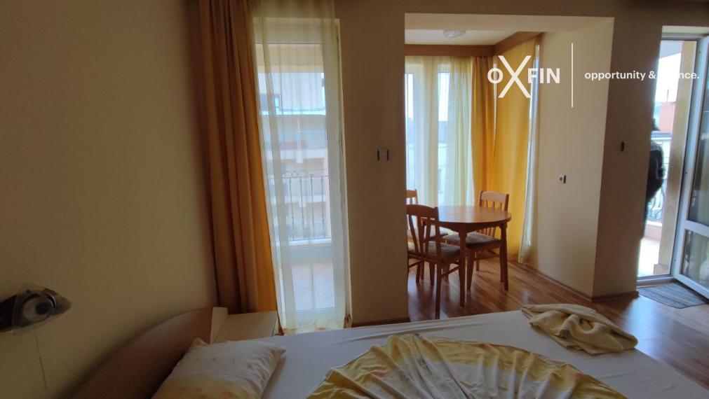 *EXKLUZÍVNE* Priestranný a zariadený 2-izbový byt v bytovom dome v centrálnej časti Sozopolu