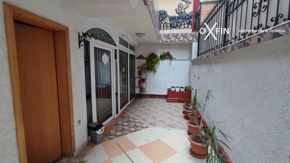 *EXKLUZÍVNE* Priestranný a zariadený 2-izbový byt v bytovom dome v centrálnej časti Sozopolu