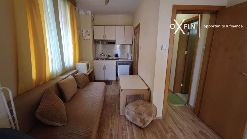 *EXKLUZÍVNE* Priestranný a zariadený 2-izbový byt v bytovom dome v centrálnej časti Sozopolu