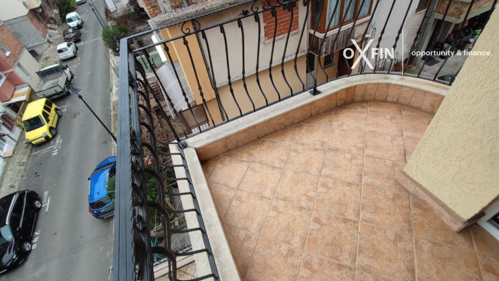 *EXKLUZÍVNE* Priestranný a zariadený 2-izbový byt v bytovom dome v centrálnej časti Sozopolu