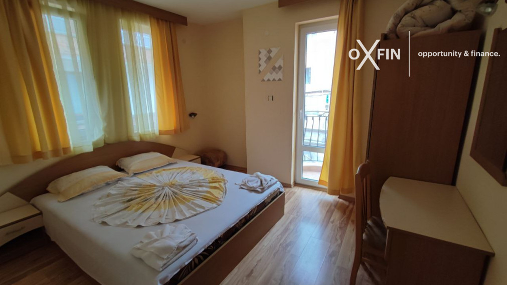 *EXKLUZÍVNE* Priestranný a zariadený 2-izbový byt v bytovom dome v centrálnej časti Sozopolu