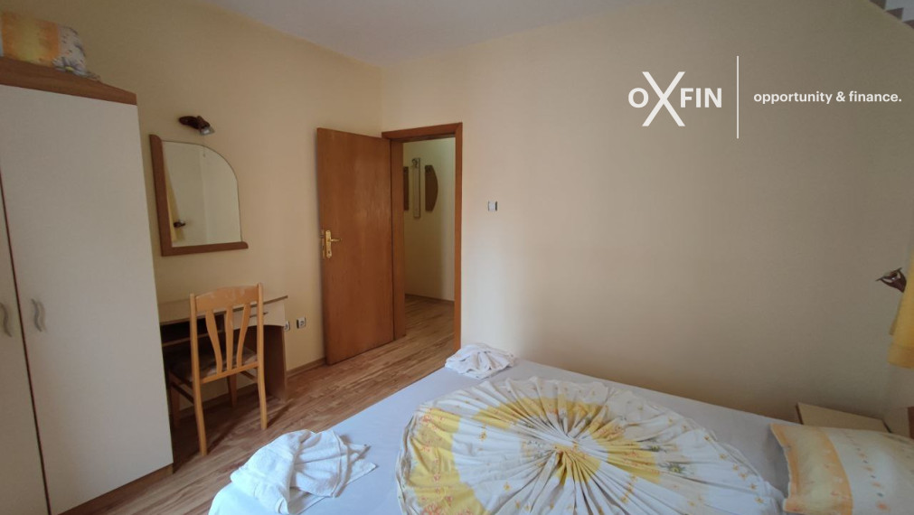 *EXKLUZÍVNE* Priestranný a zariadený 2-izbový byt v bytovom dome v centrálnej časti Sozopolu