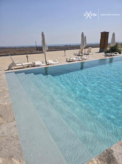 *EXKLUZÍVNE* Priestranný a zariadený 2-izbový apartmán v rezidenčnom komplexe Vineyards Resort