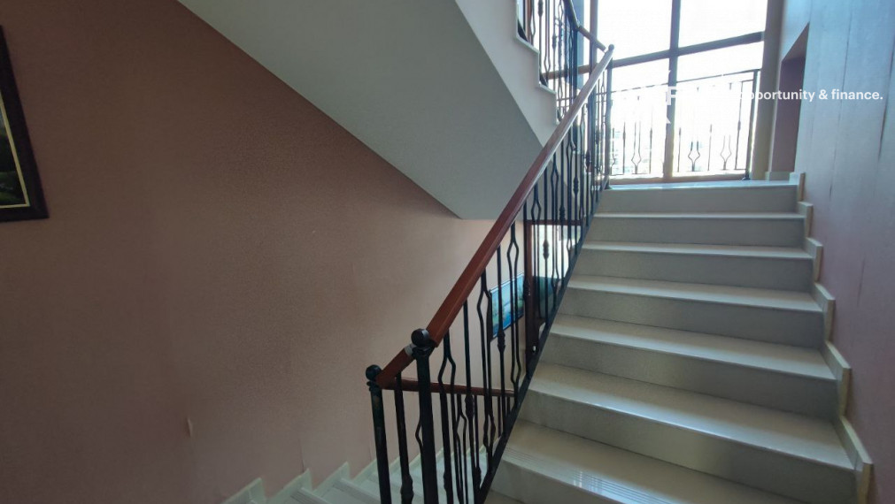 *EXKLUZÍVNE* Celé poschodie s 6 jednoizbovými apartmánmi