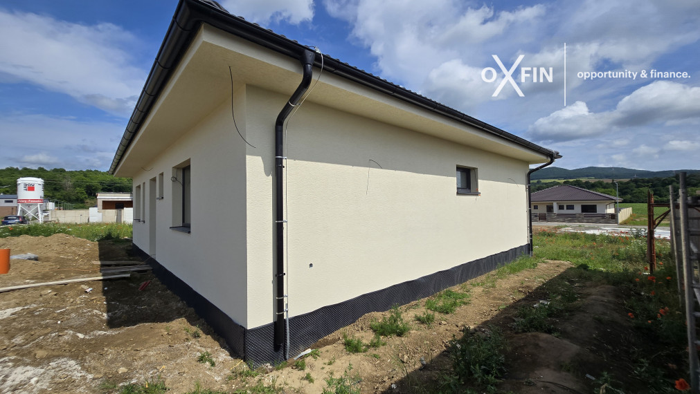 SKOLAUDOVANÉ 4-izbový BUNGALOV-DOLINKY