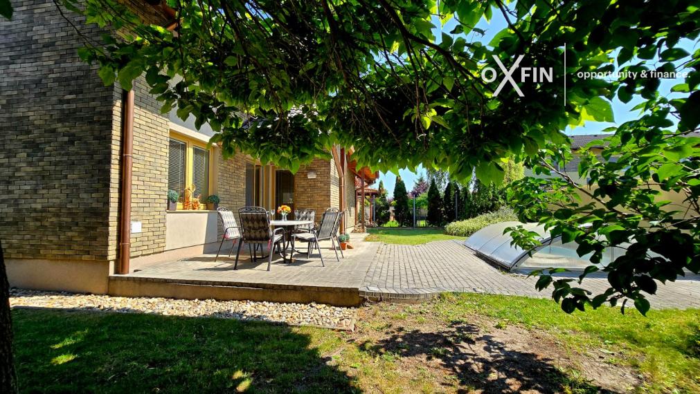 REZERVOVANÉ. 5 izbový rodinný dom Chorvátsky Grob s garážou, bazénom, krbom.