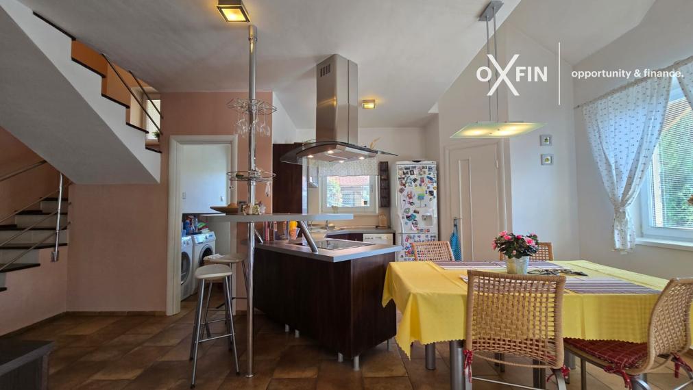 REZERVOVANÉ. 5 izbový rodinný dom Chorvátsky Grob s garážou, bazénom, krbom.