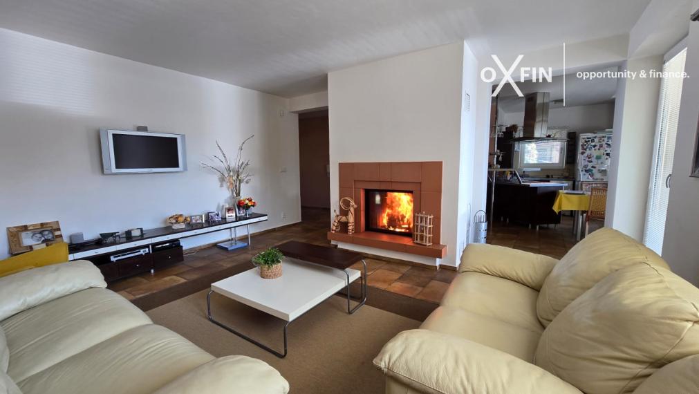 REZERVOVANÉ. 5 izbový rodinný dom Chorvátsky Grob s garážou, bazénom, krbom.