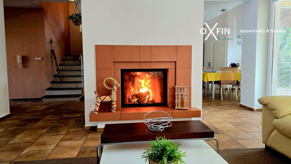 REZERVOVANÉ. 5 izbový rodinný dom Chorvátsky Grob s garážou, bazénom, krbom.