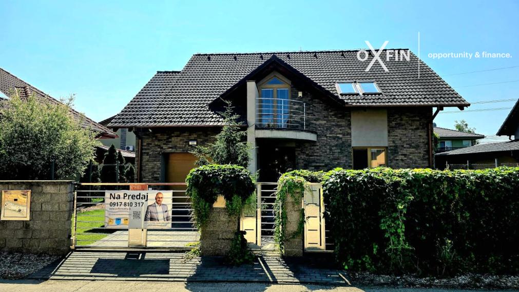 REZERVOVANÉ. 5 izbový rodinný dom Chorvátsky Grob s garážou, bazénom, krbom.