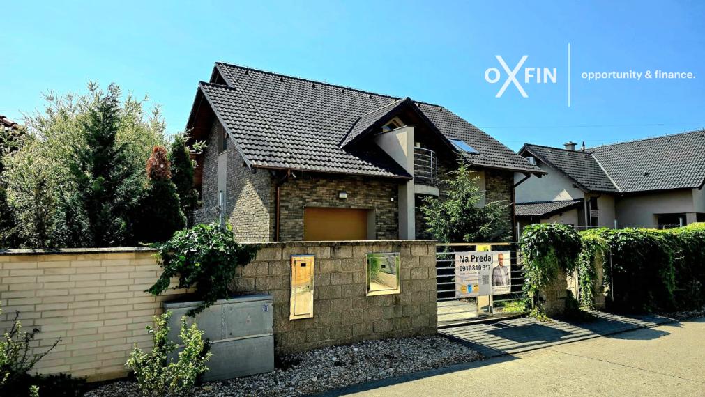 REZERVOVANÉ. 5 izbový rodinný dom Chorvátsky Grob s garážou, bazénom, krbom.