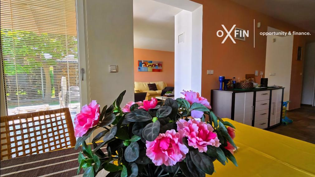 REZERVOVANÉ. 5 izbový rodinný dom Chorvátsky Grob s garážou, bazénom, krbom.