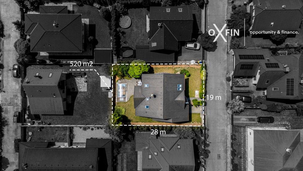 REZERVOVANÉ. 5 izbový rodinný dom Chorvátsky Grob s garážou, bazénom, krbom.