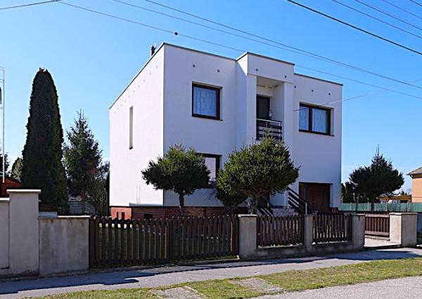 Rodinný dom vhodný na podnikanie  4 km od Piešťan.